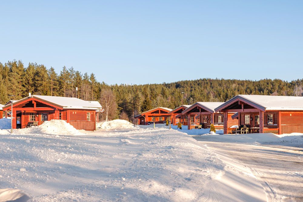hyttene på First Camp Bø om vinteren