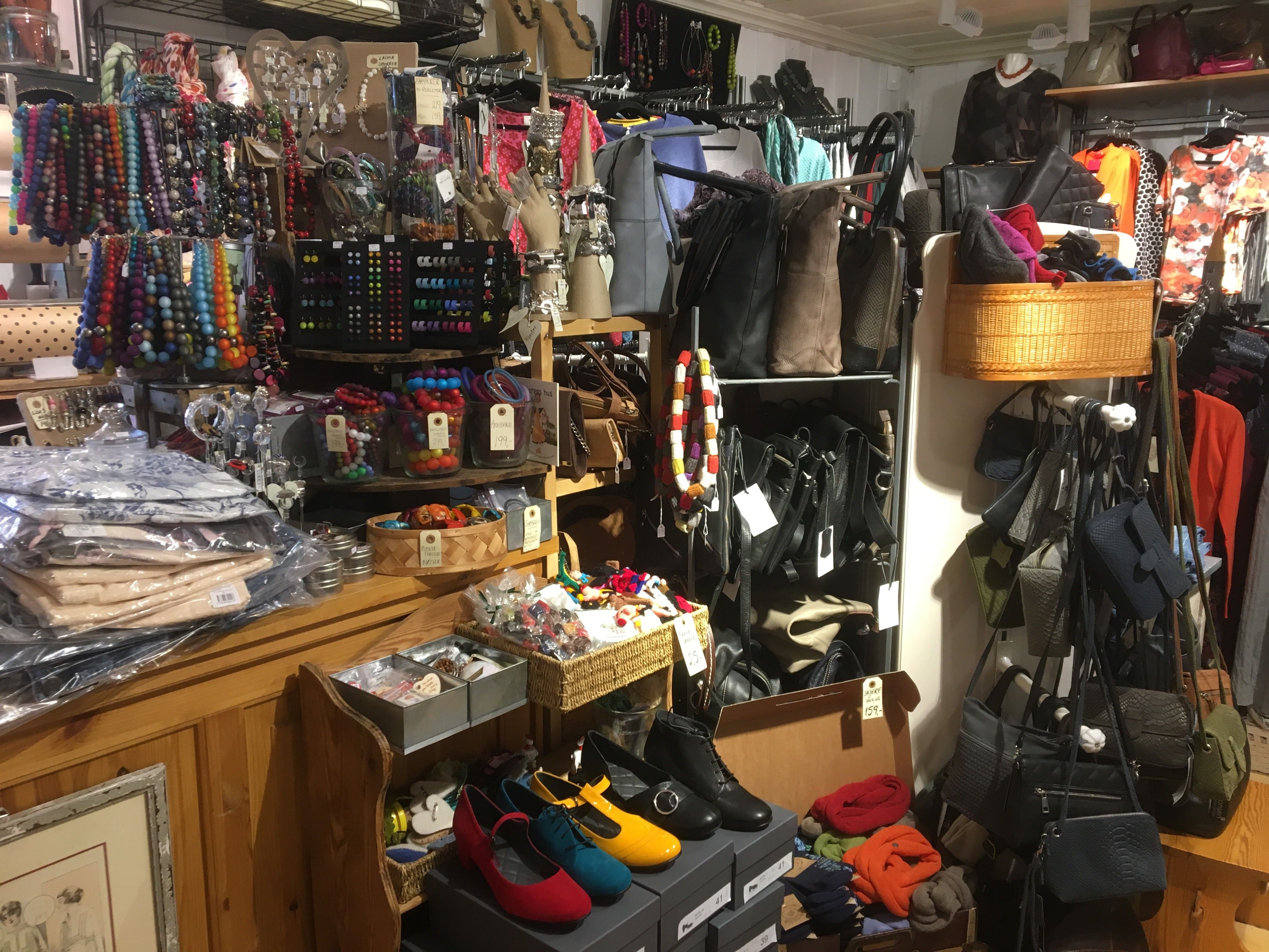Shoes, juwellery, handbags, purses