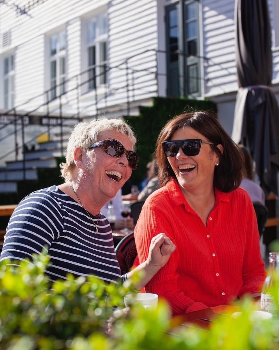 Smiling guests enjoying themselves at the outdoor seating.