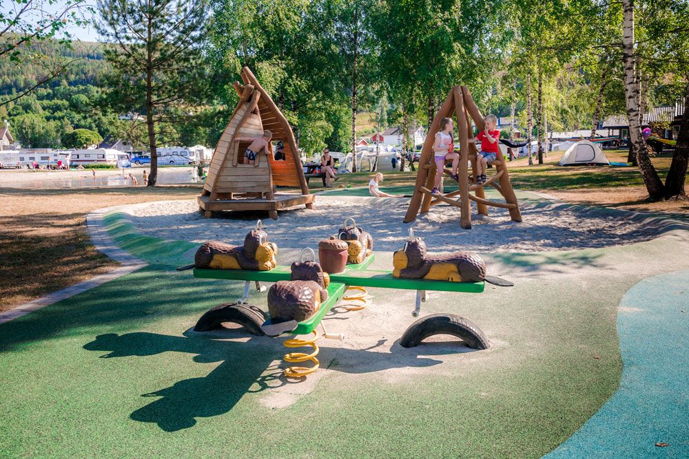 Lekeplassen på Beverøya Hytteutleie og Camping i Bø i Telemark