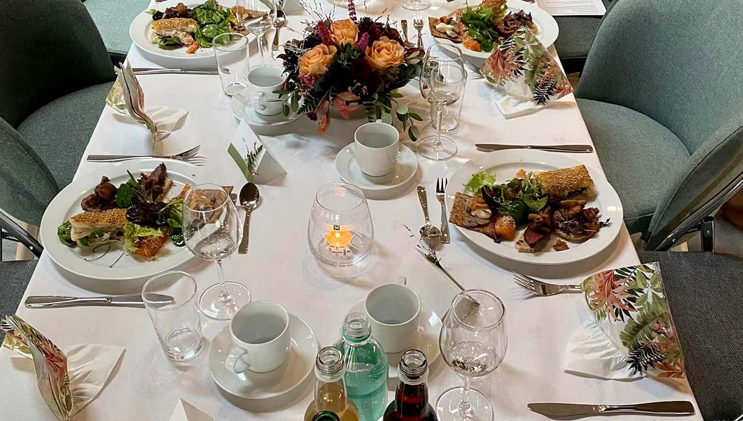 Set table at Saemien Sijte