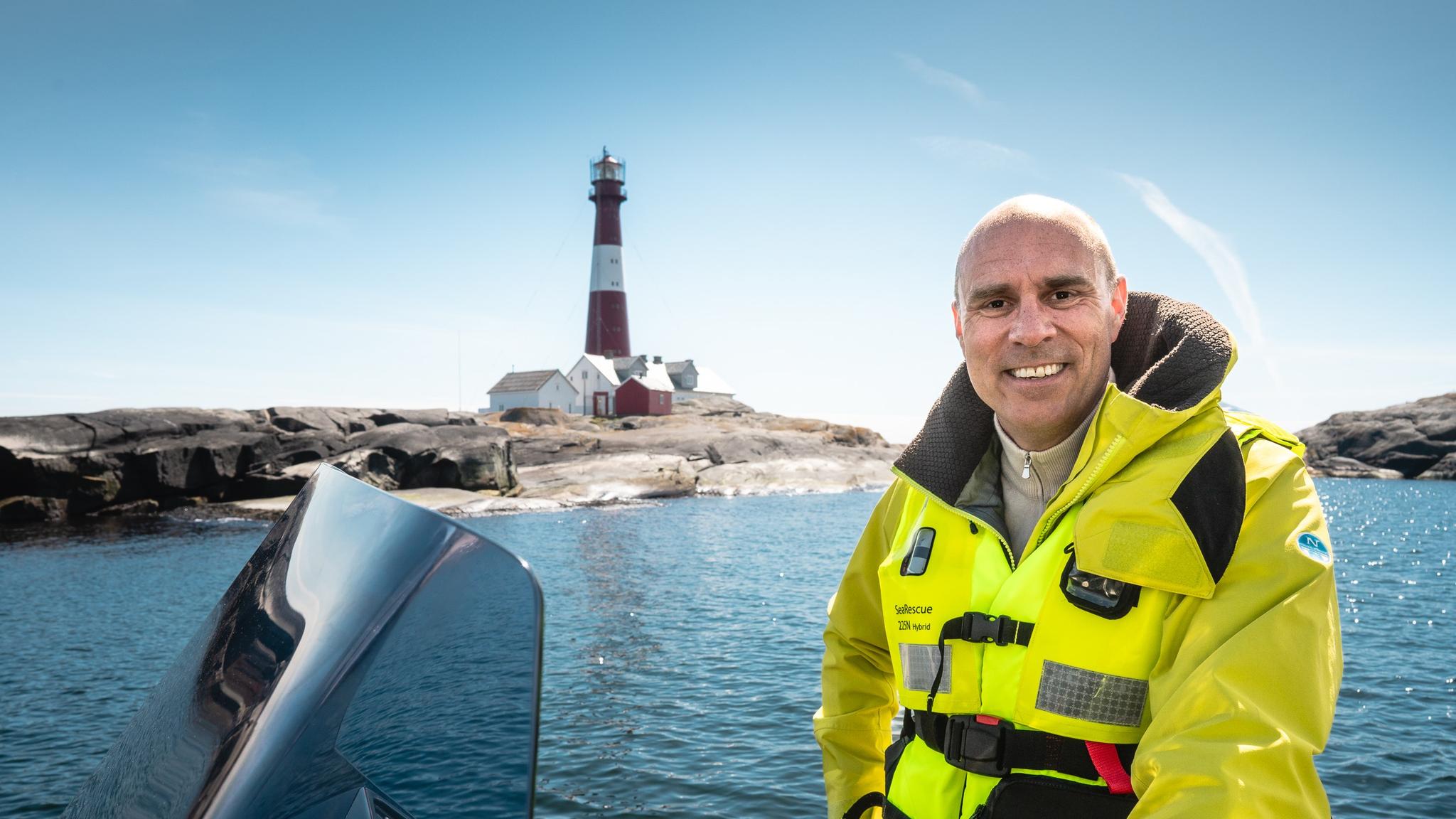 Ribwave med Færder fyr i bakgrunnen