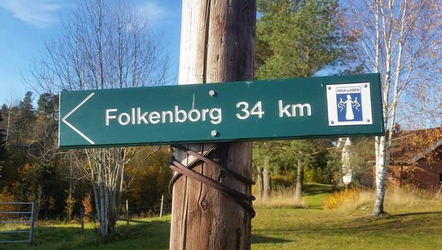 et skilt mot folkenborg