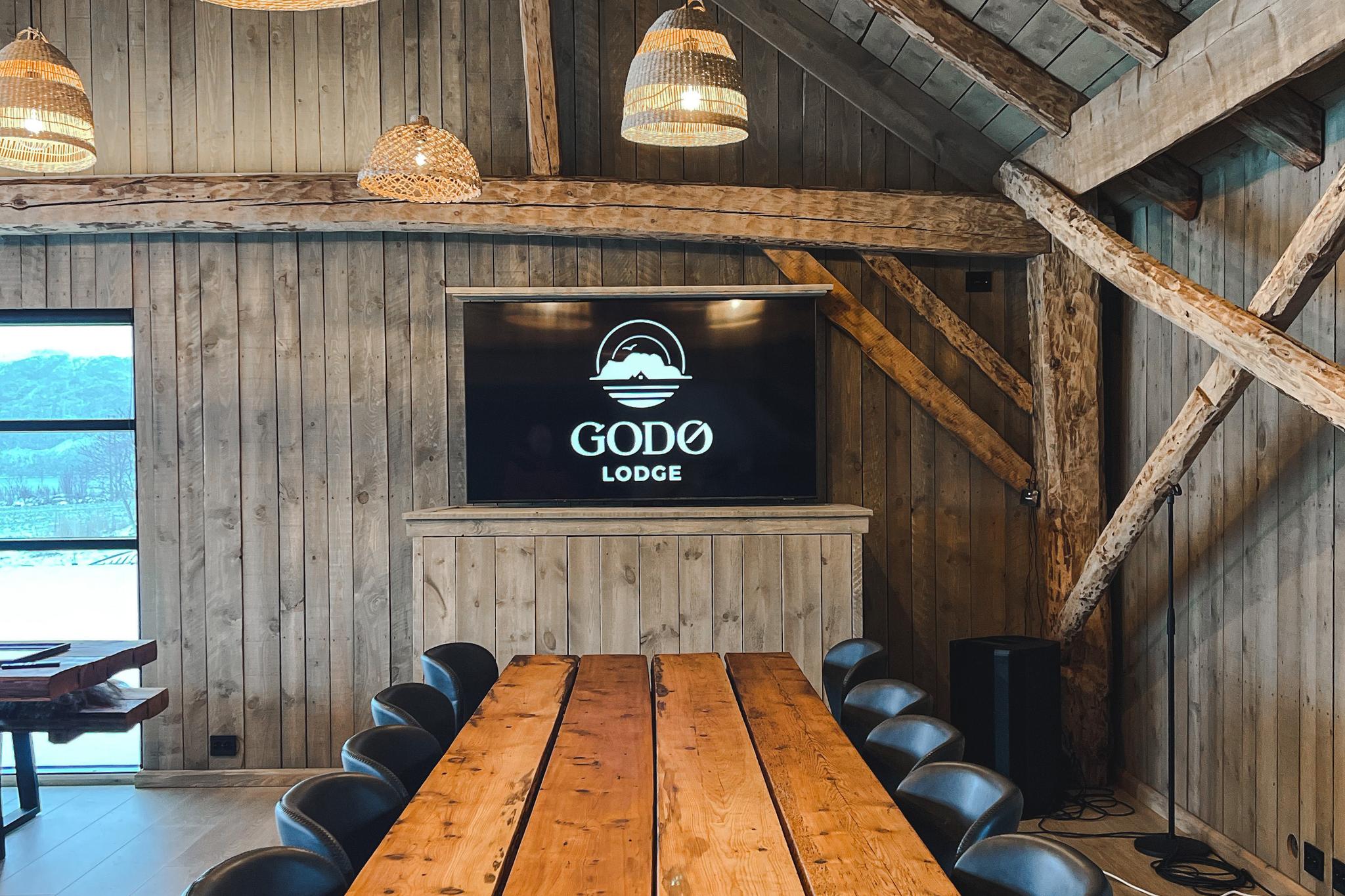 Samlingsplass i løa hos Godø Lodge