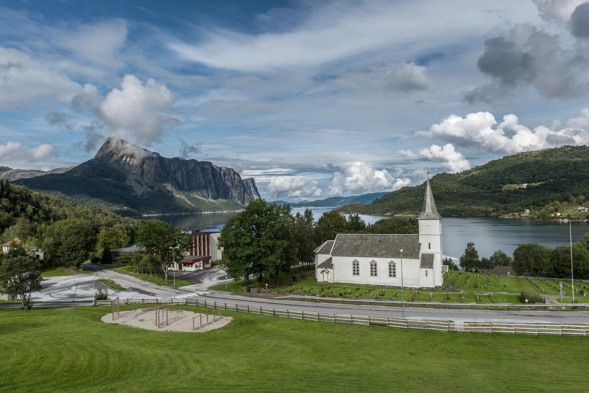 The Epicenter in Hyllestad – Stories Carved in Stone