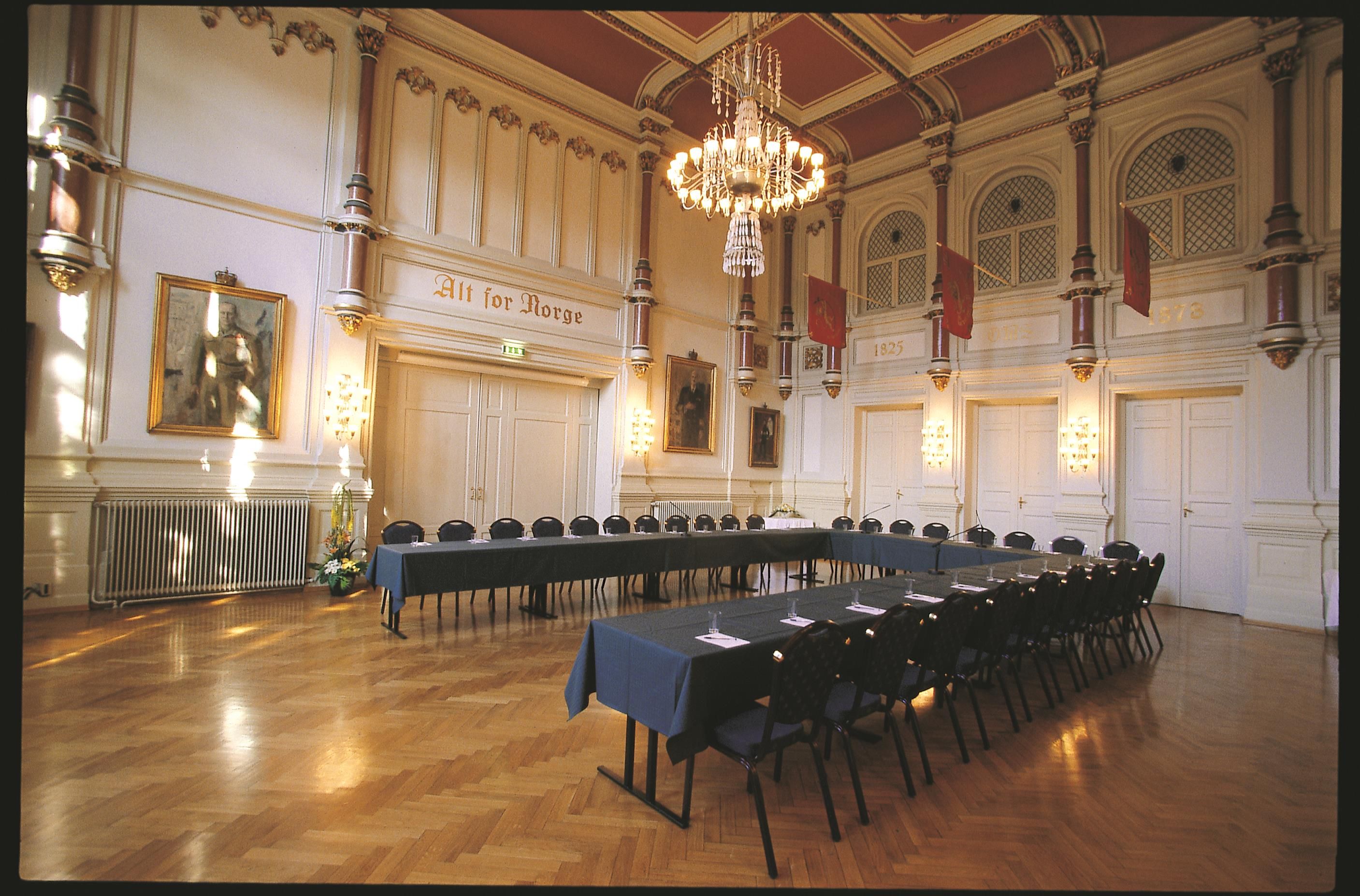 konferansebord i hestesko-oppsett