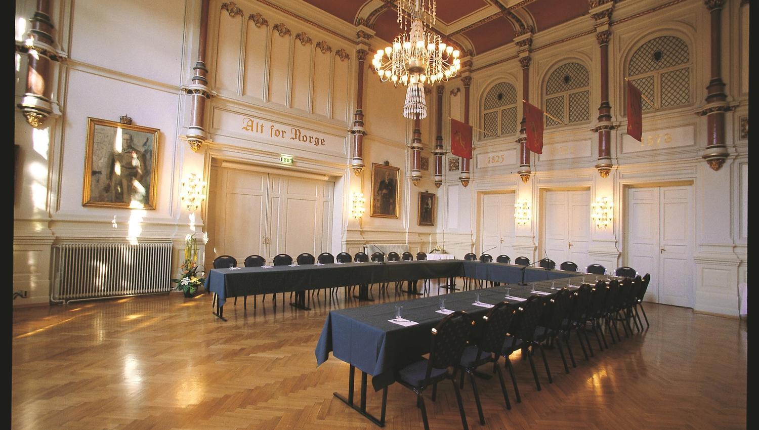 konferansebord i hestesko-oppsett