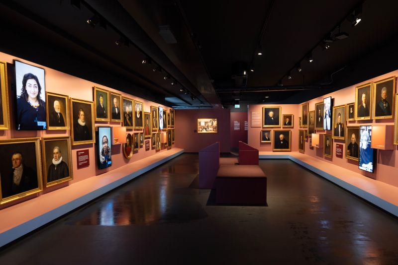 gallery with pictures 