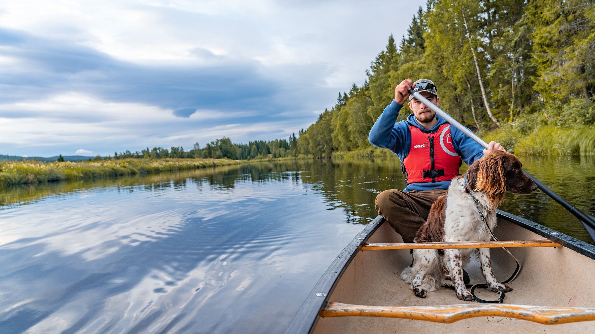Kanopadling på Ogna - hunden koser seg også