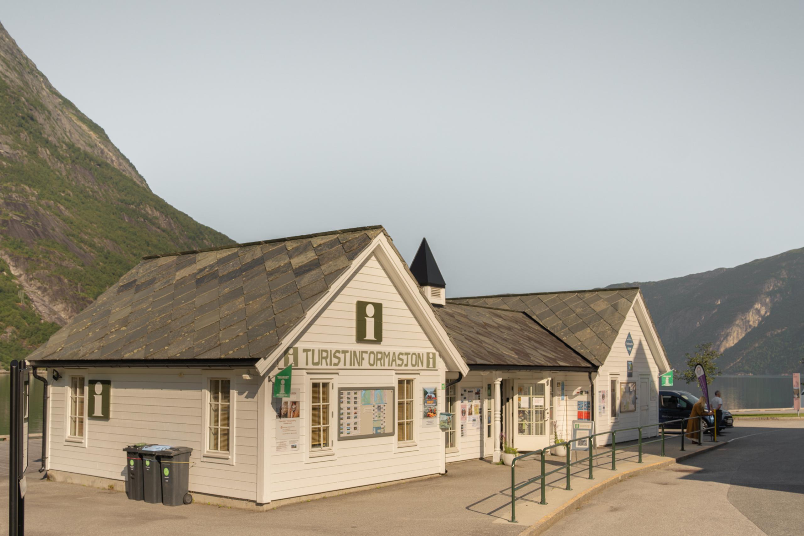 Eidfjord tourist office shown from the outside.
