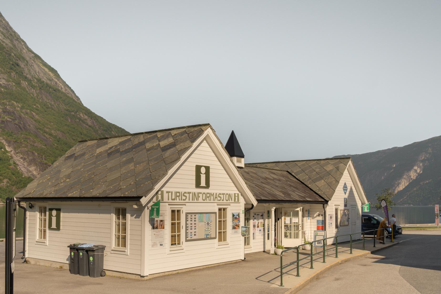 Eidfjord tourist office shown from the outside.
