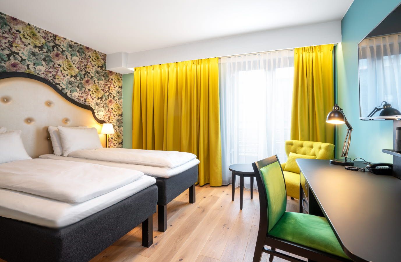 Standard twin room at Thon Hotel Cecil