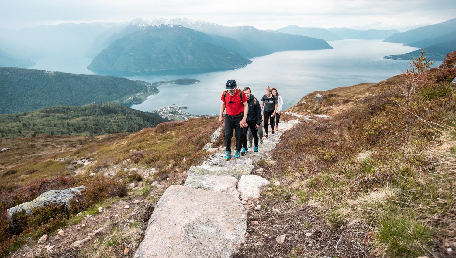 Vandring til Raudmelen i Balestrand