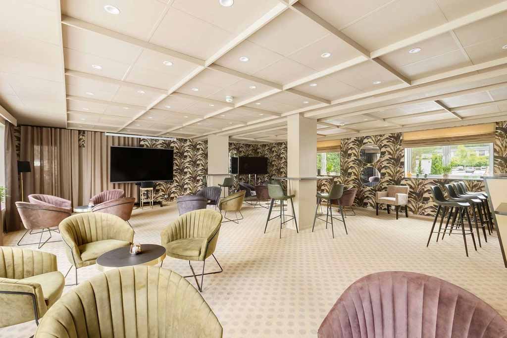Cozy bar area where you can socialize and spend time in newly renovated surroundings with a pleasant atmosphere.