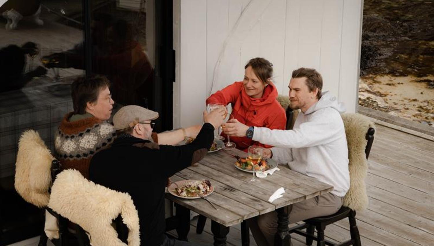 Share a meal and more stories wirth fellow paddlers