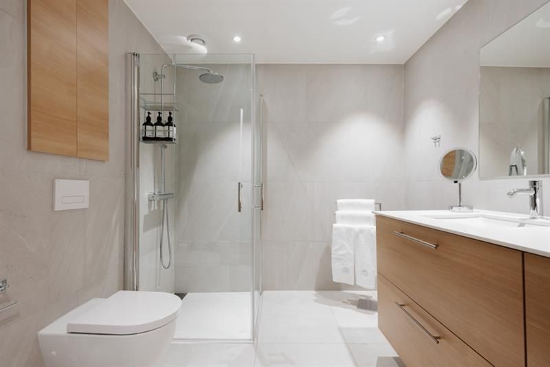 Master bathroom en-suite