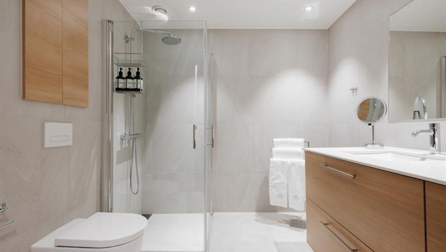 Master bathroom en-suite