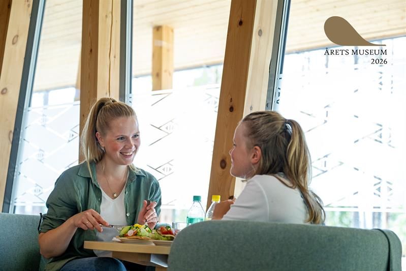 2 women enjoying Sami food in the museum cafe