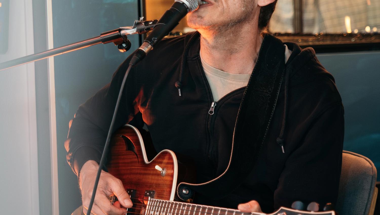 Singer with guitar