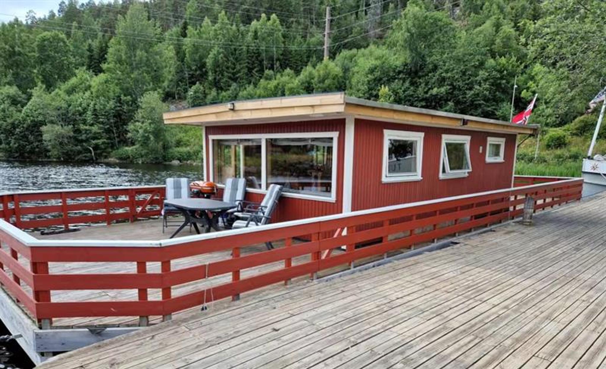 The Houseboat in Strømsfoss