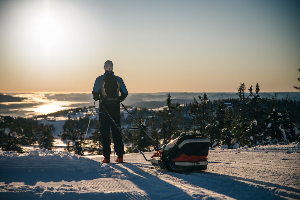 man goes cross-country skiing with sled behind him at Lifjell ski center in Bø 