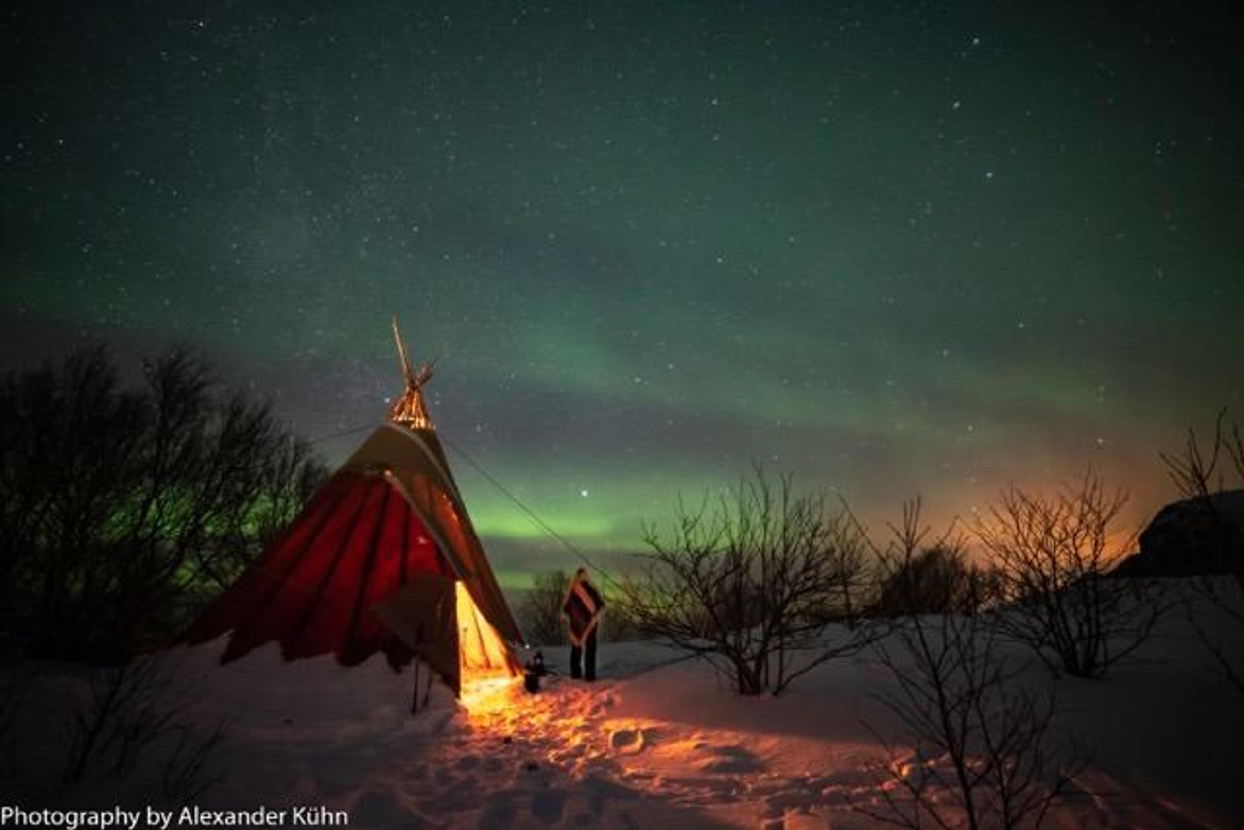 Hunting for the northern lights at Støtt
