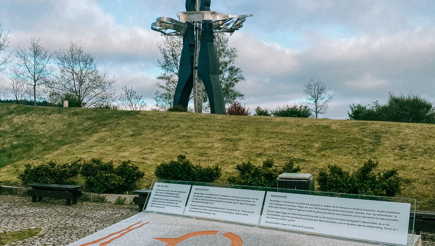 The sculpture Ode to Light and information board at Storedal Cultural Center. Photo.