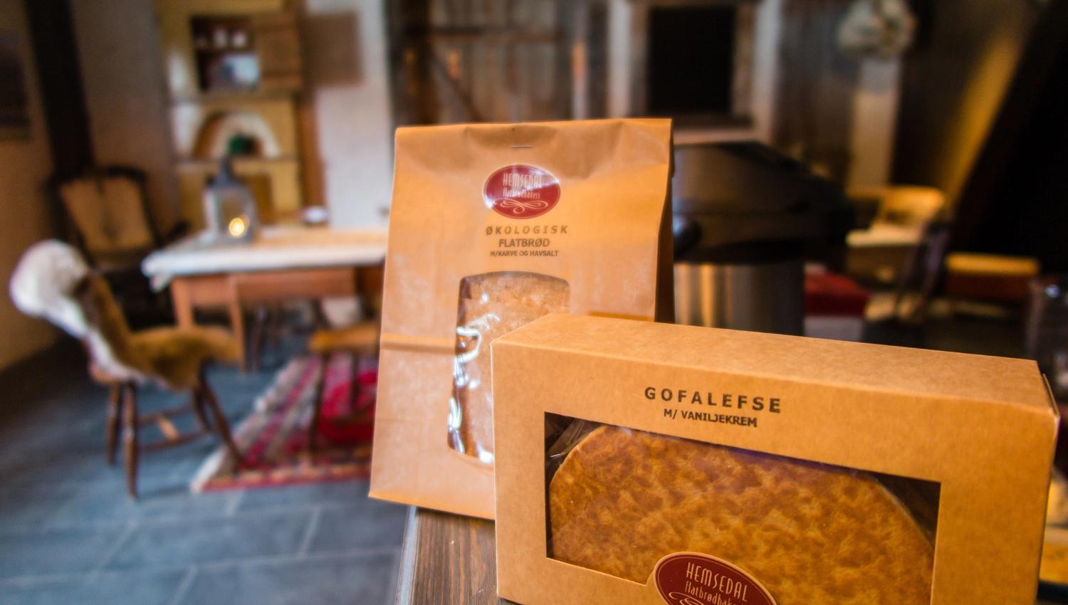 Gofalefse og flatbrød innpakket i en pose, stilt opp