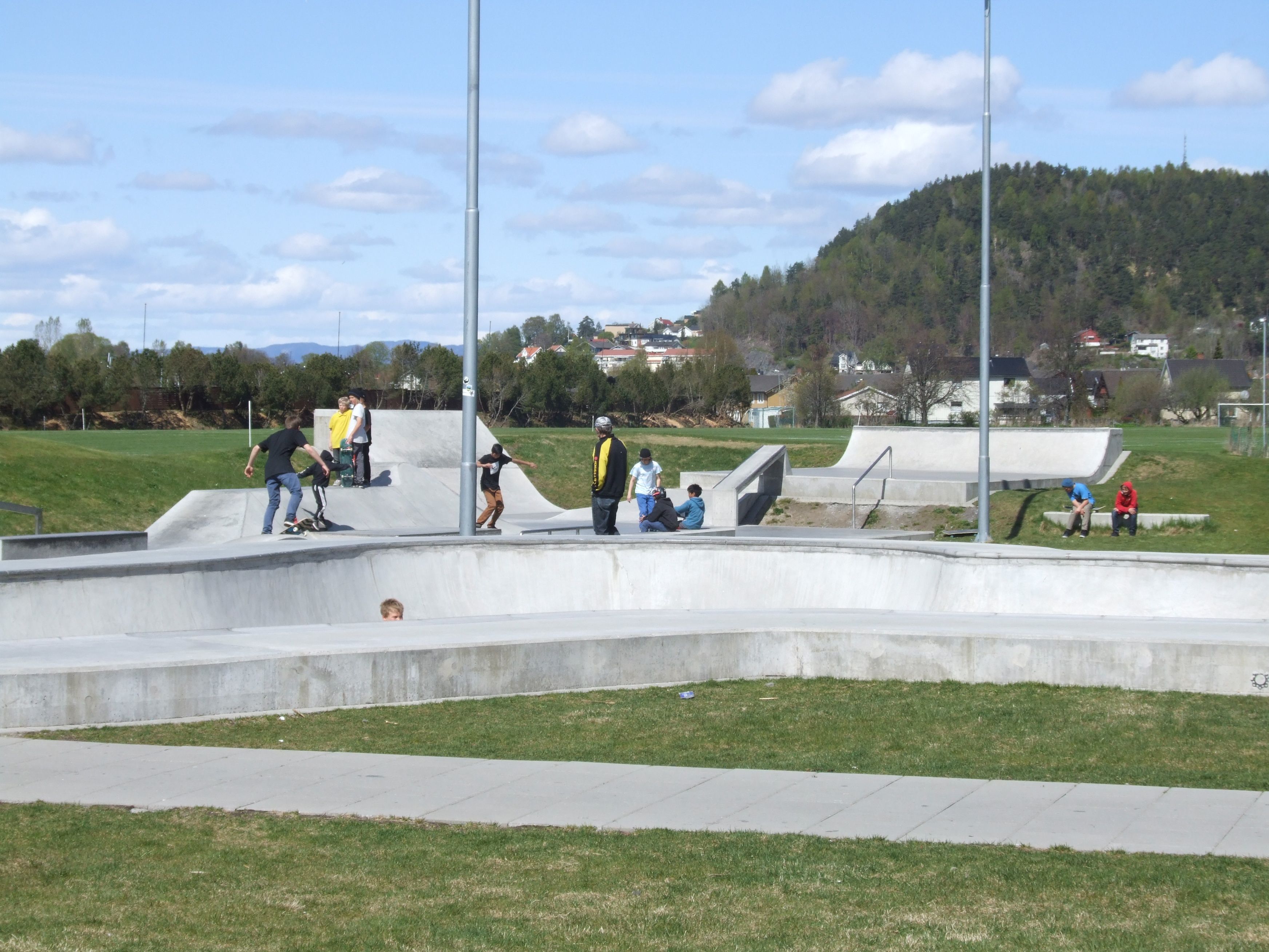 barn på Porsgrunn skatepark