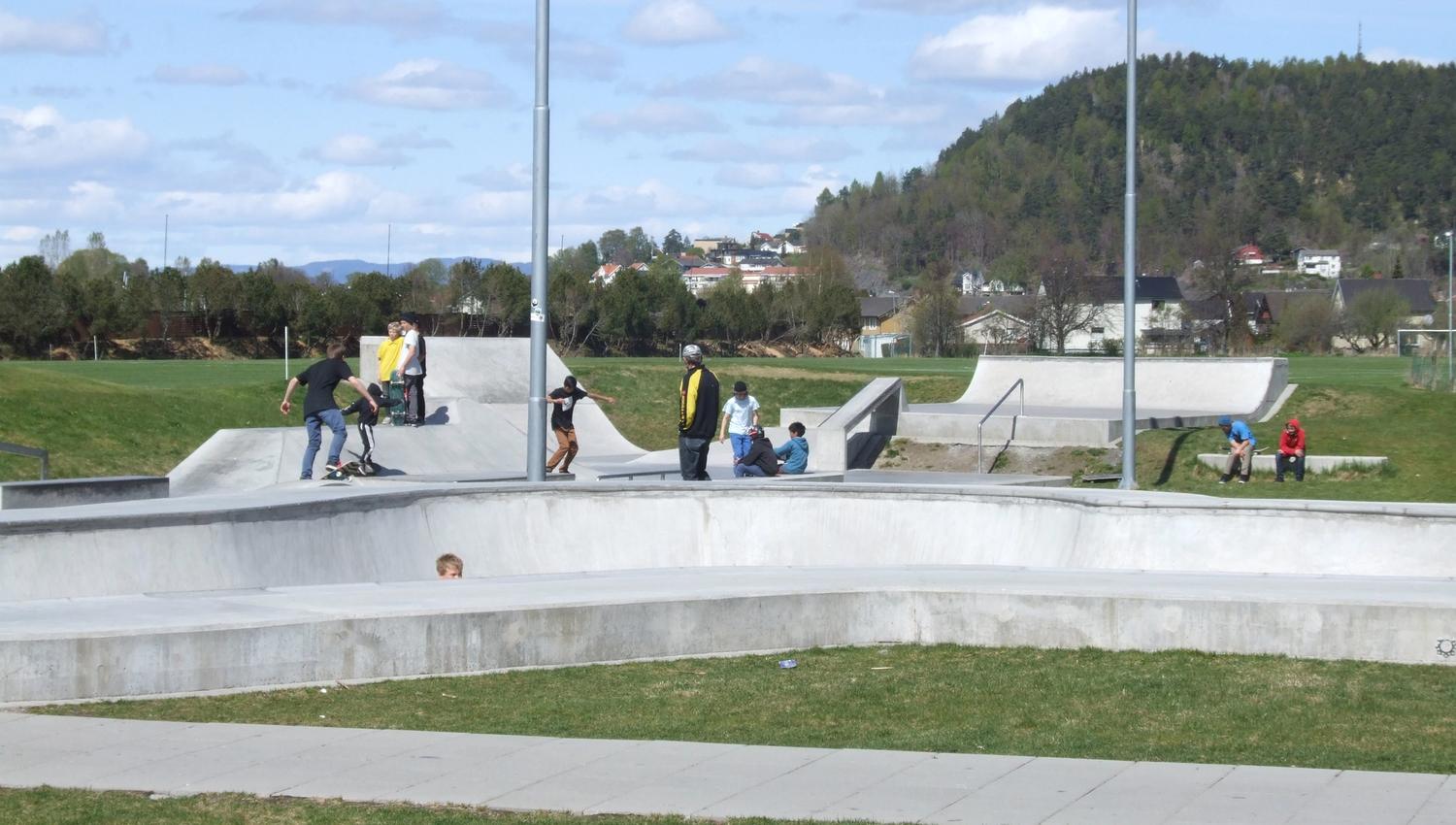 barn på Porsgrunn skatepark