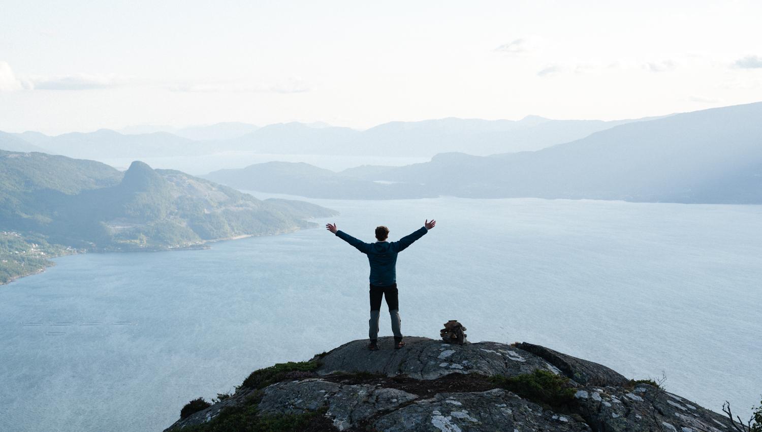 View from the summit of Samlen in Hardanger – a spectacular hike offering panoramic views of fjords and mountains.