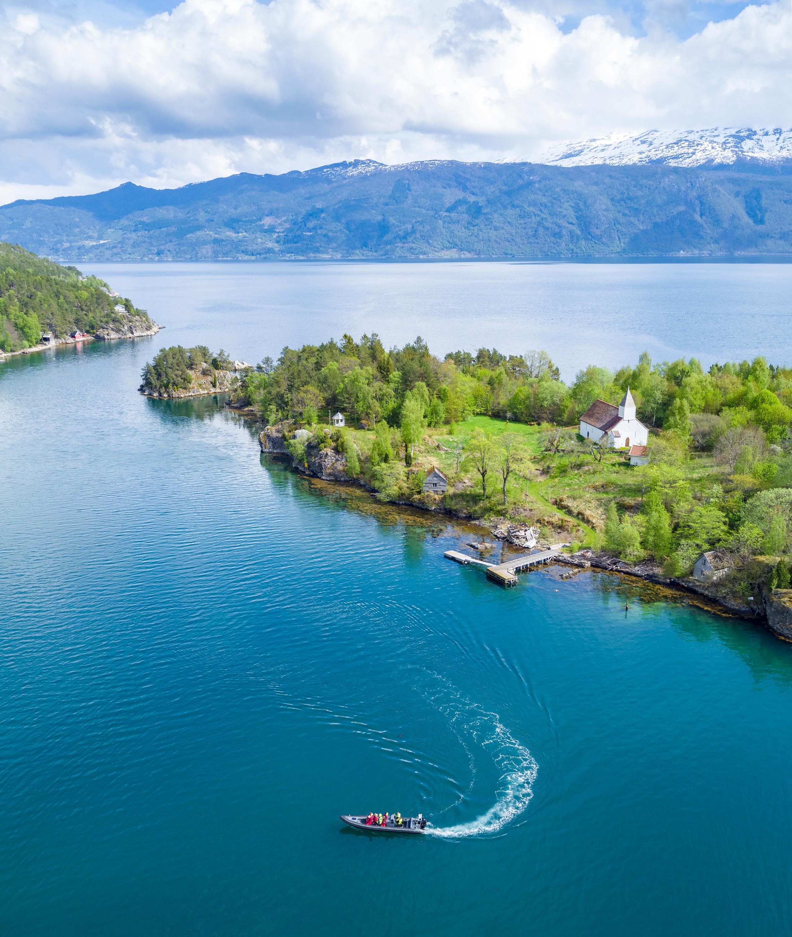 Kvamsøy Kyrkje, Balestrand