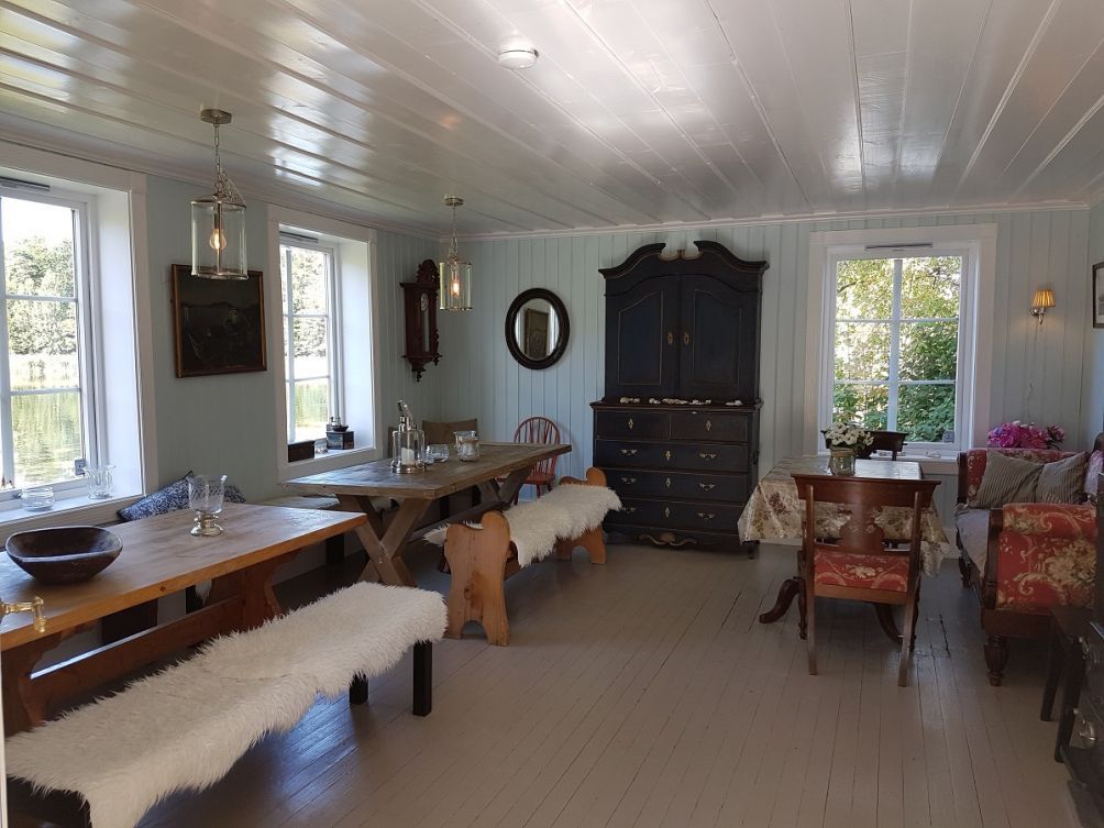 Dining tables in the Holmen