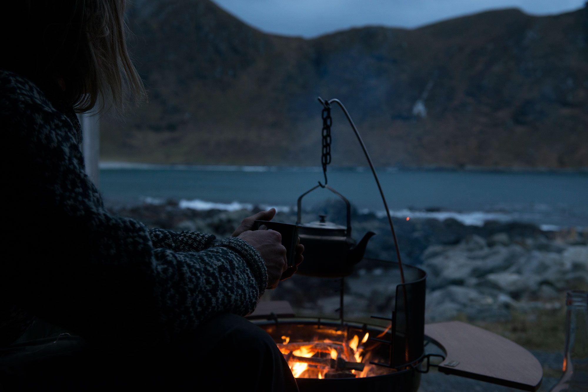 Kaffekjel over åpen ild