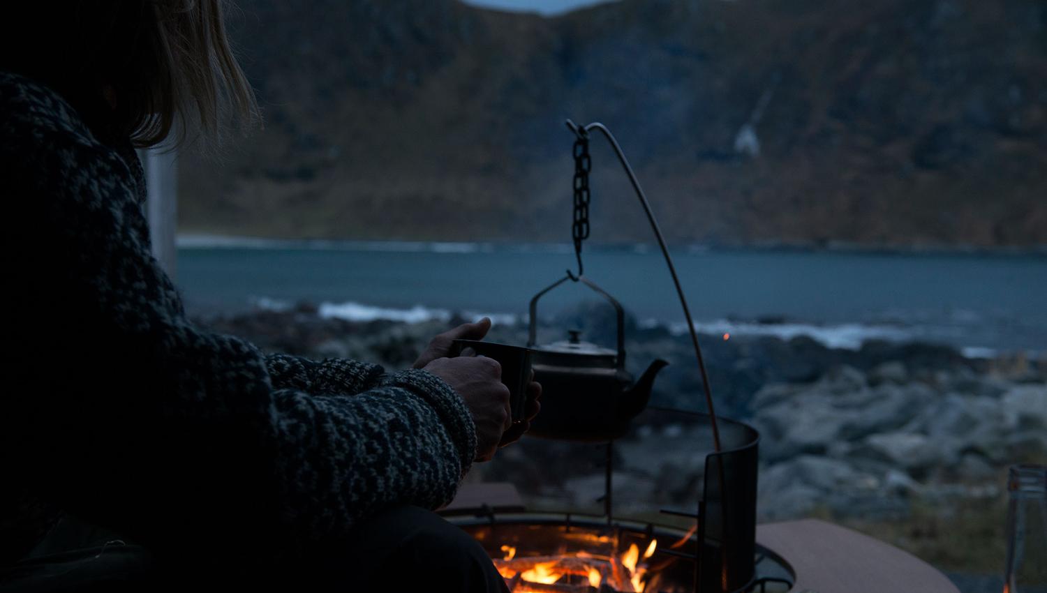 Kaffekjel over åpen ild