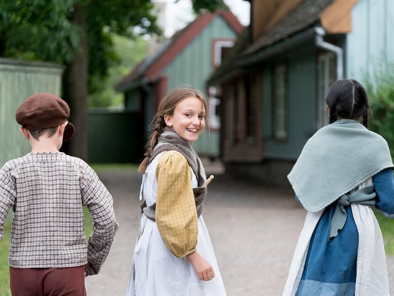 Three children in traditional clothes. Norwegian Museum of Cultural History