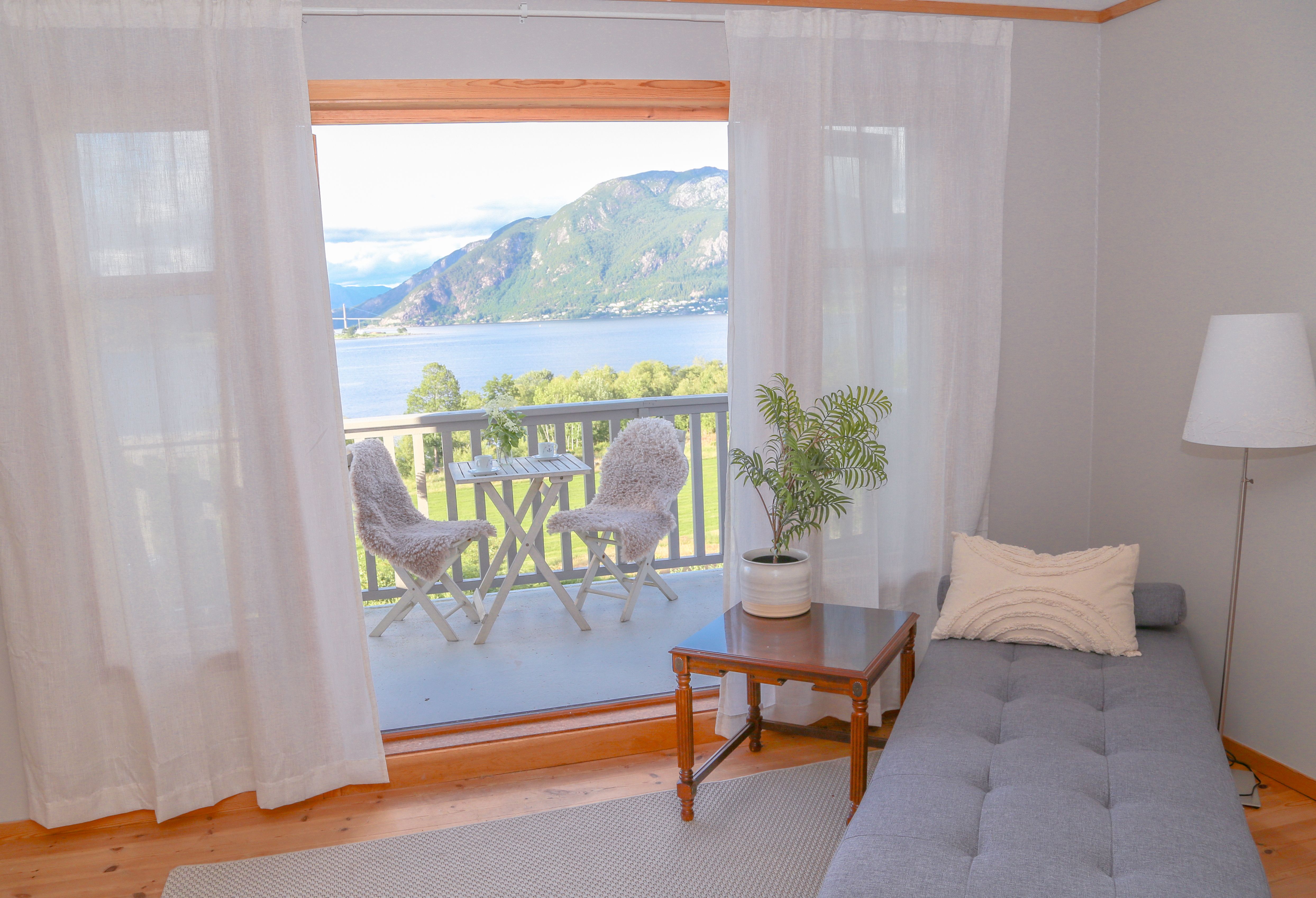 Several places to take a rest with striking views