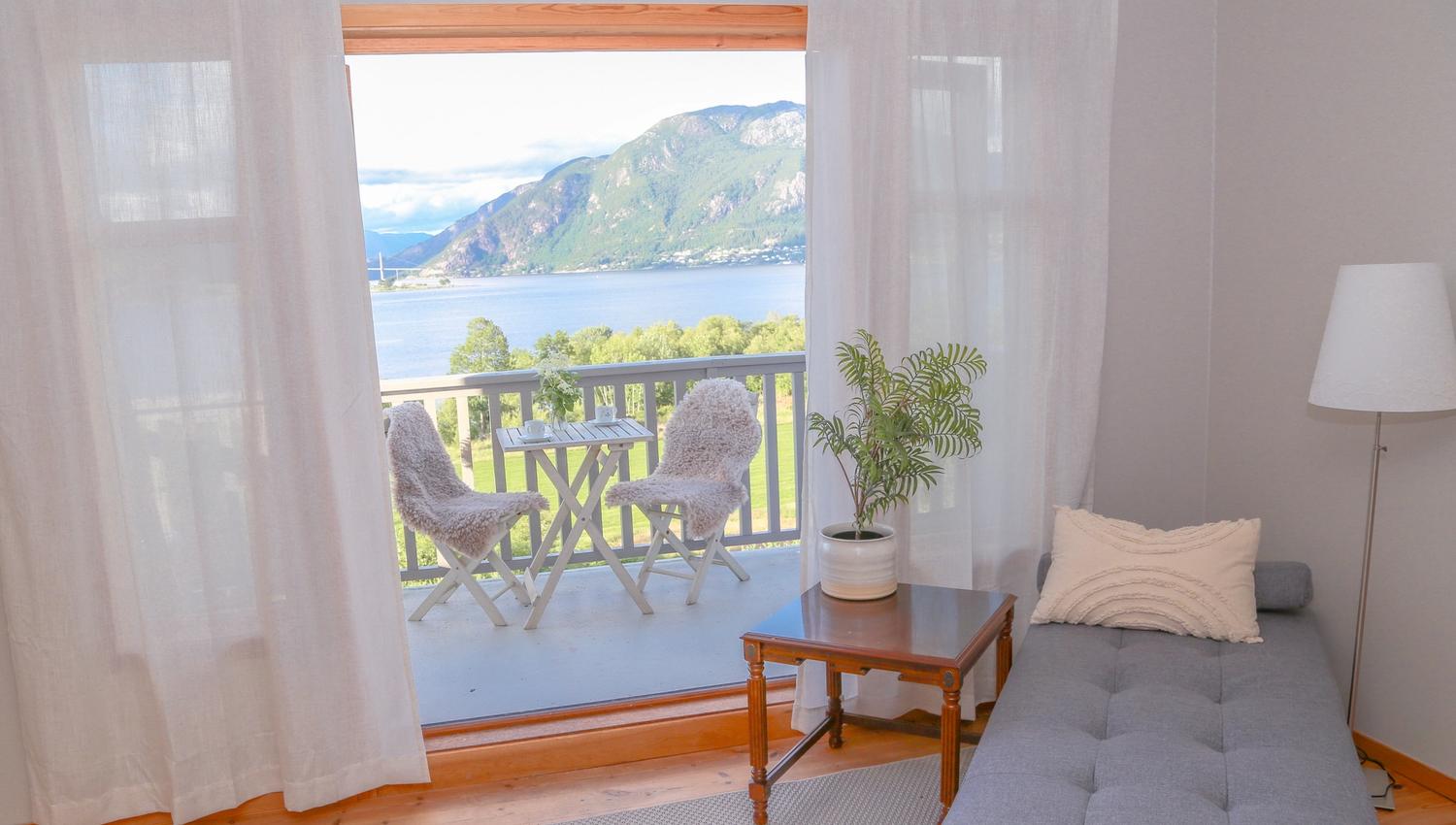 Several places to take a rest with striking views
