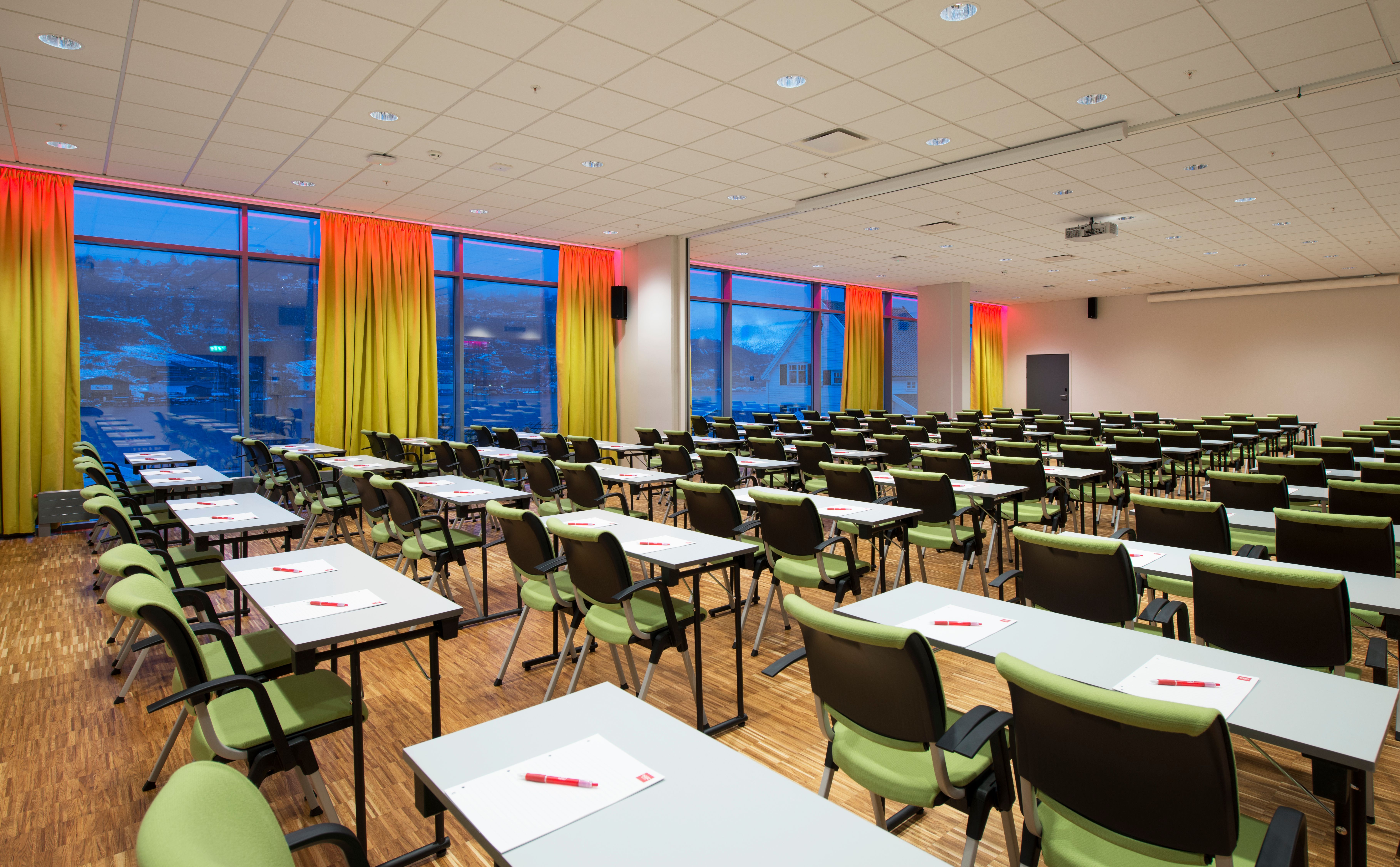 Well-equipped conference room at Thon Hotel Sandven, ideal for meetings with panoramic views of the Hardangerfjord.