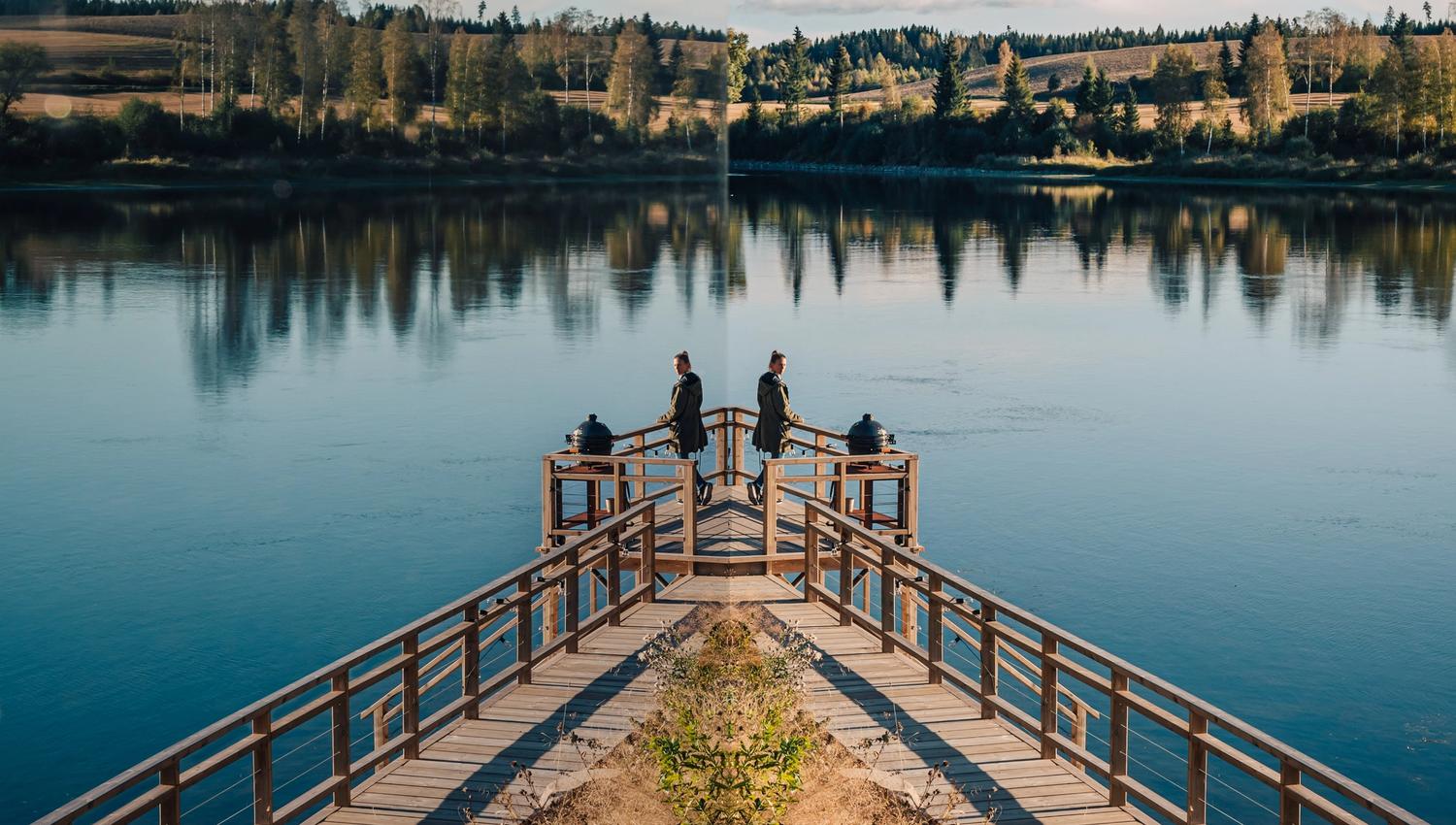 Overview of the dock on the river