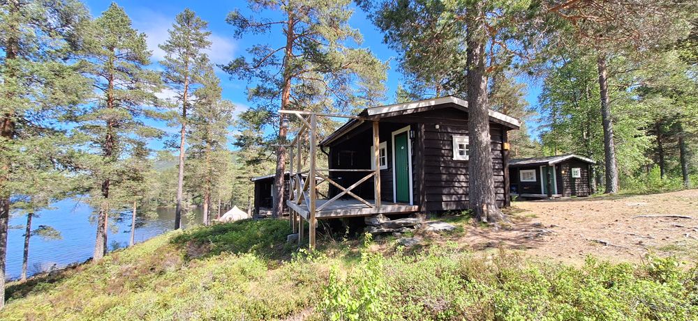 hytte til Telemark Camping & Motell ved et vann