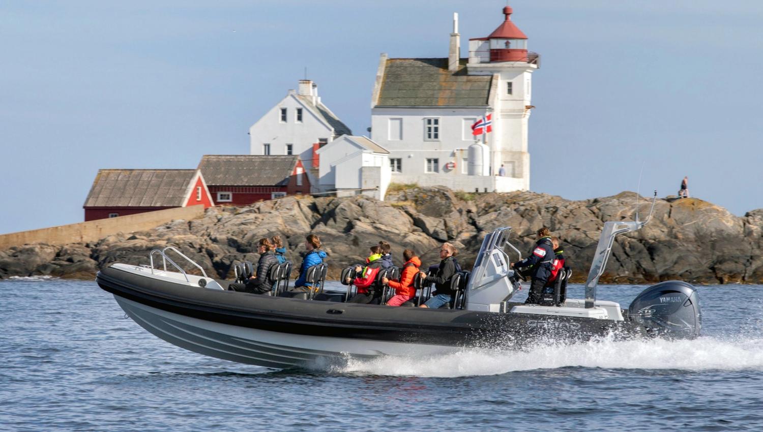 RIB driving past Grønningen lighthouse outside Kristiansand