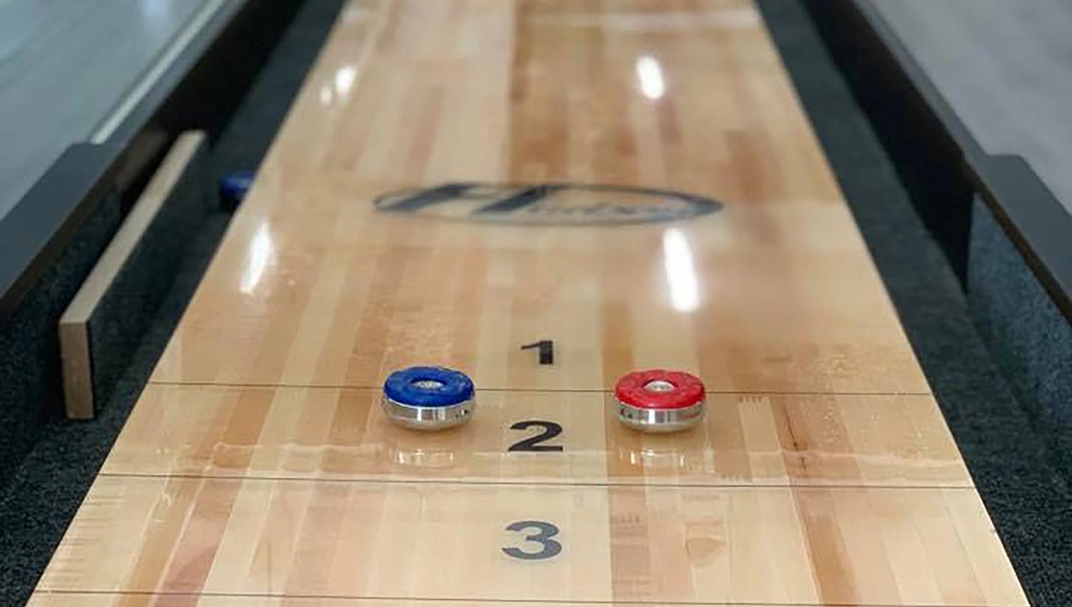 Shuffle board på Lykkeland Steinkjer Bowling