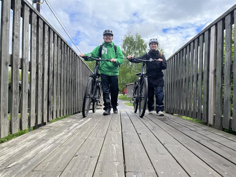 to syklister på brua