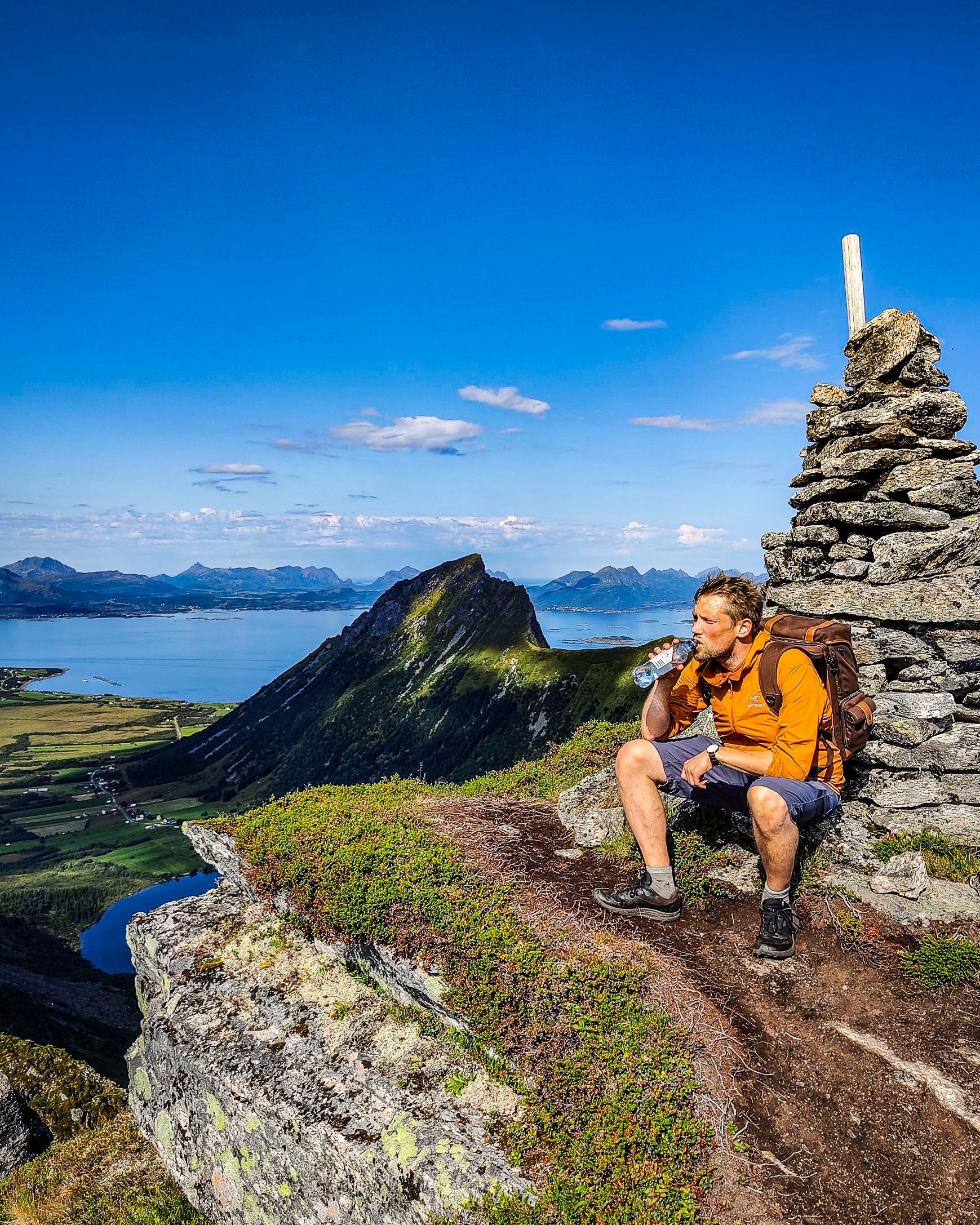 Mountain hiking across Hadseløya