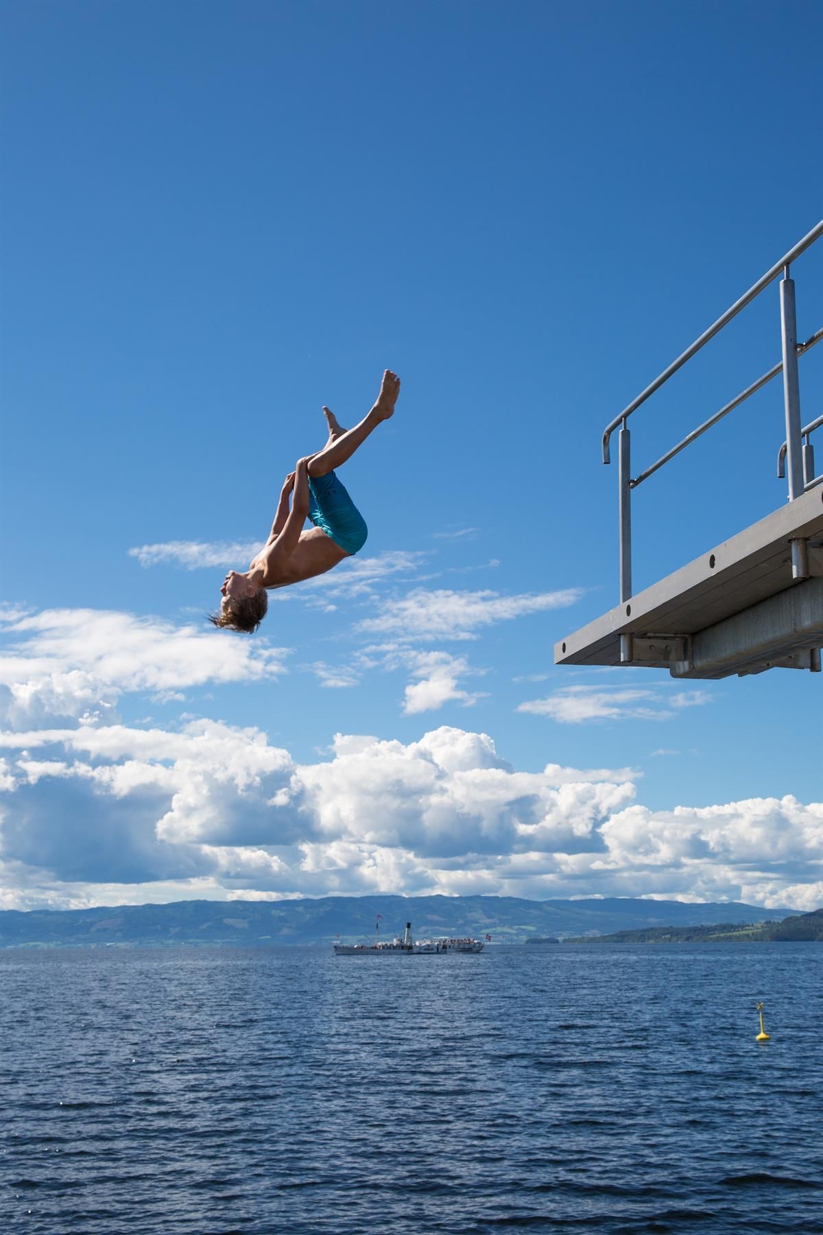 Boy jumps from diving tower in Hamar