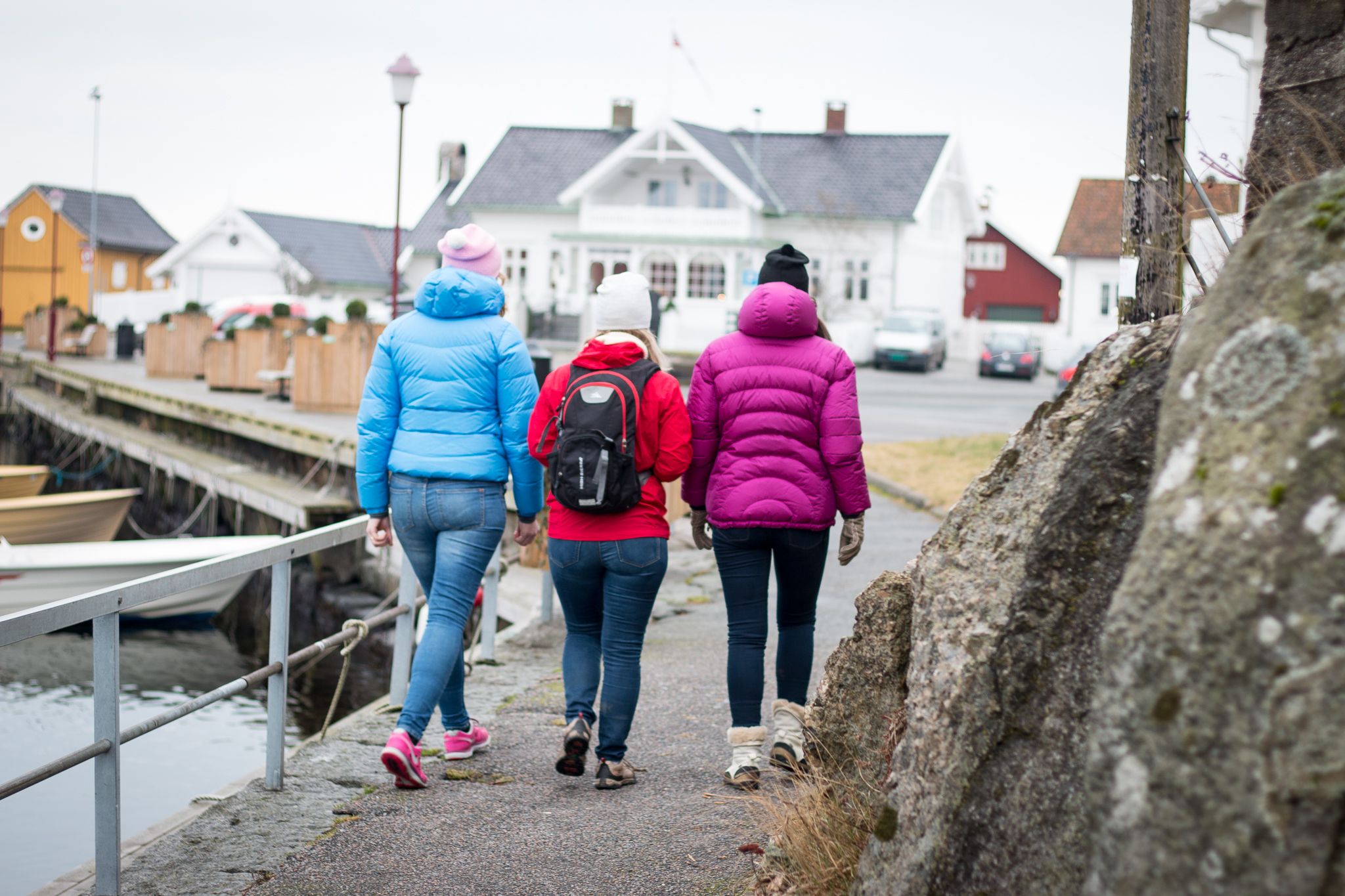 3 jenter på tur mot Nevlunghavn