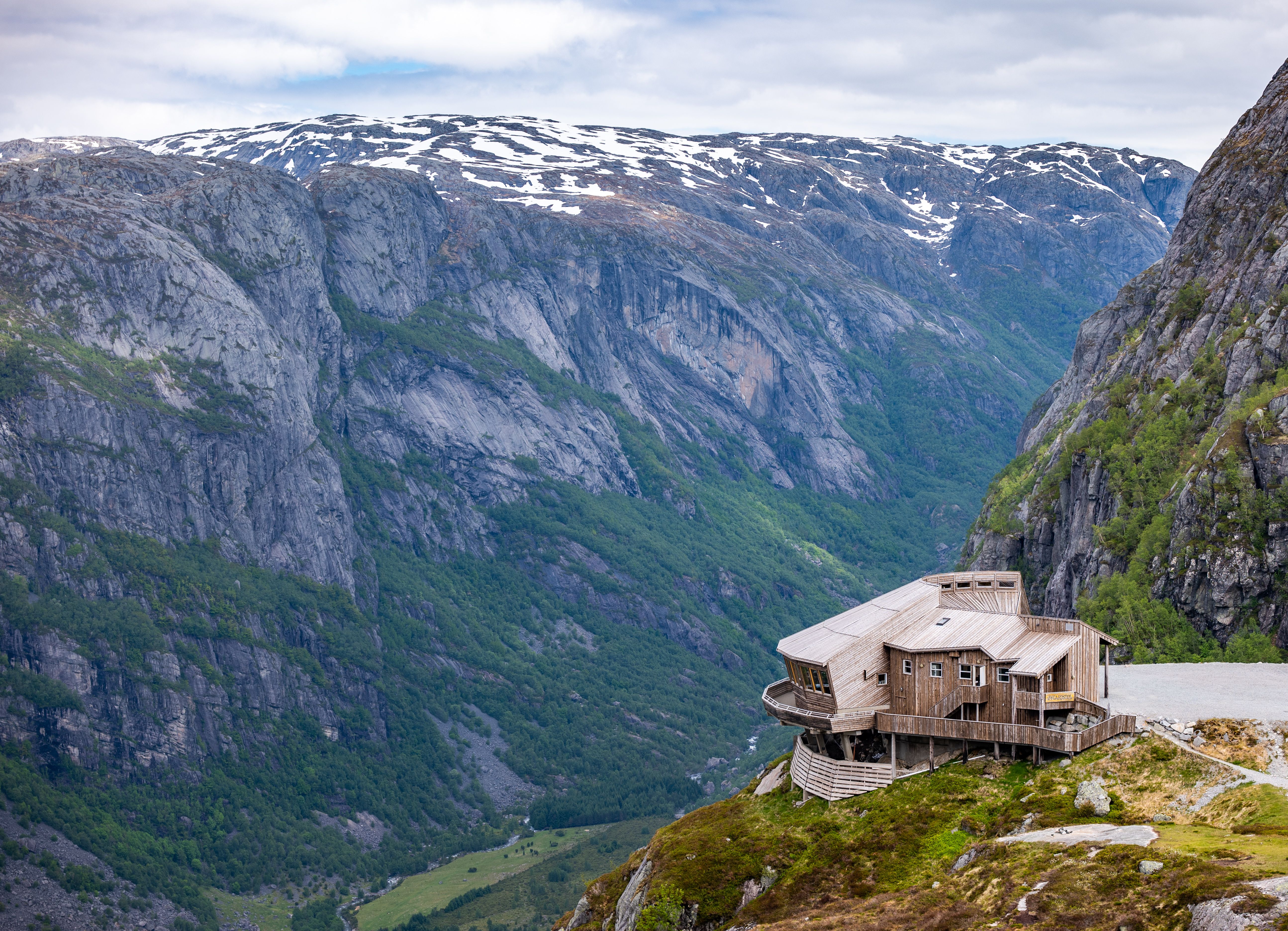 Øygardstol marks the start of the hike to Kjerag