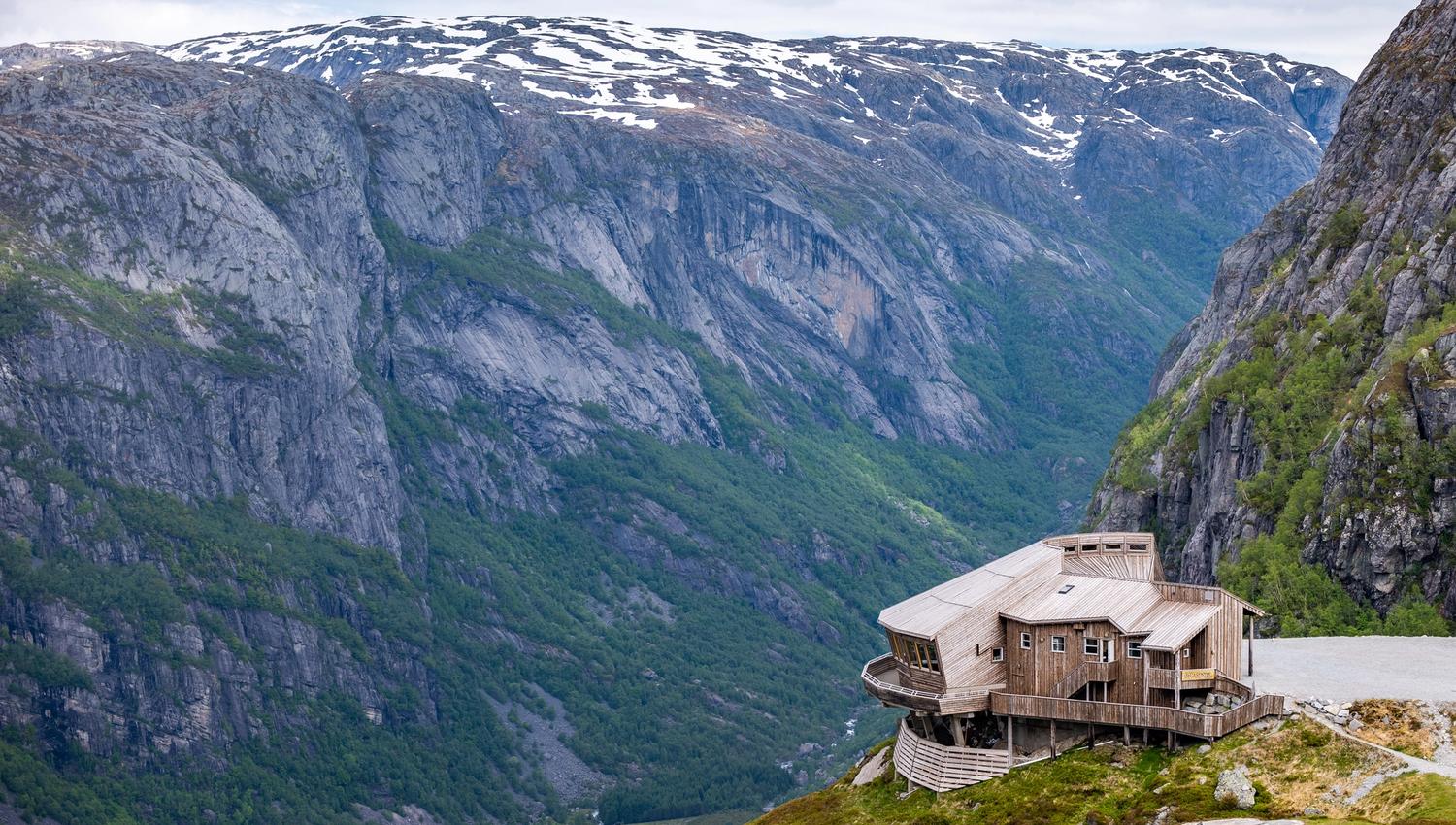 Øygardstol marks the start of the hike to Kjerag