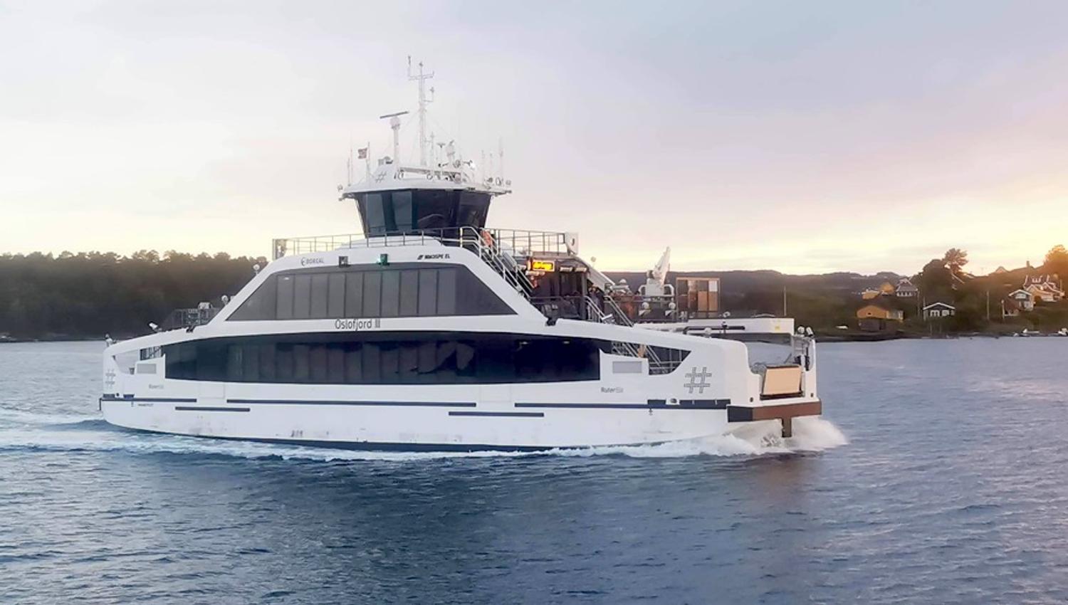 Moderne elektrisk båt